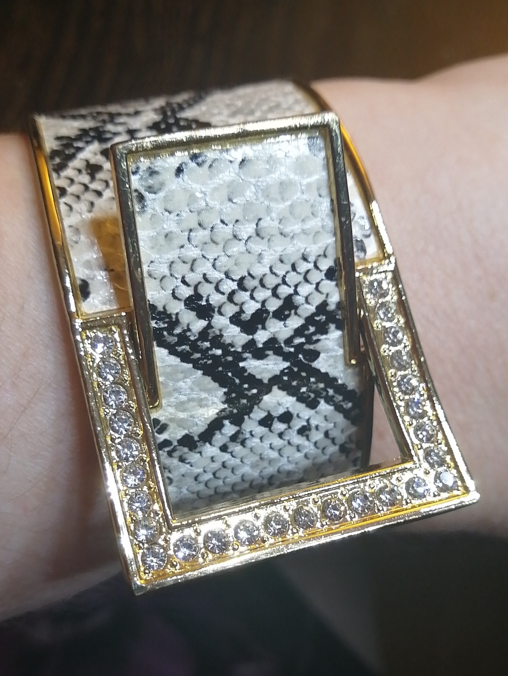 Sparkling Crystals Snake-Print Reptile Gold Tone Vintage Bracelet Fits 7